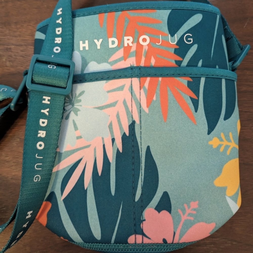 Hydrojug pro sleeve green leaves